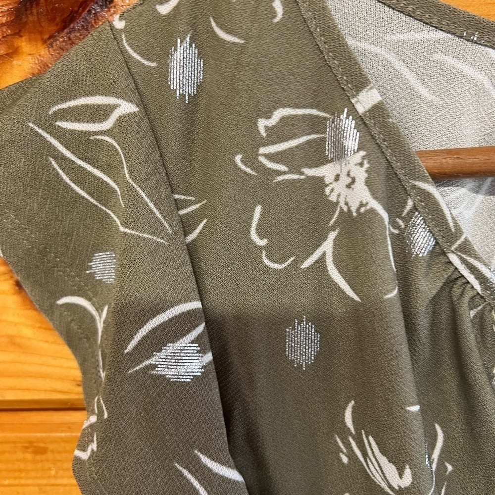 Como Blu XL Shiny Silver Green Womens Short Flutter Sleeve Blouse Tie Front - Picture 3 of 4